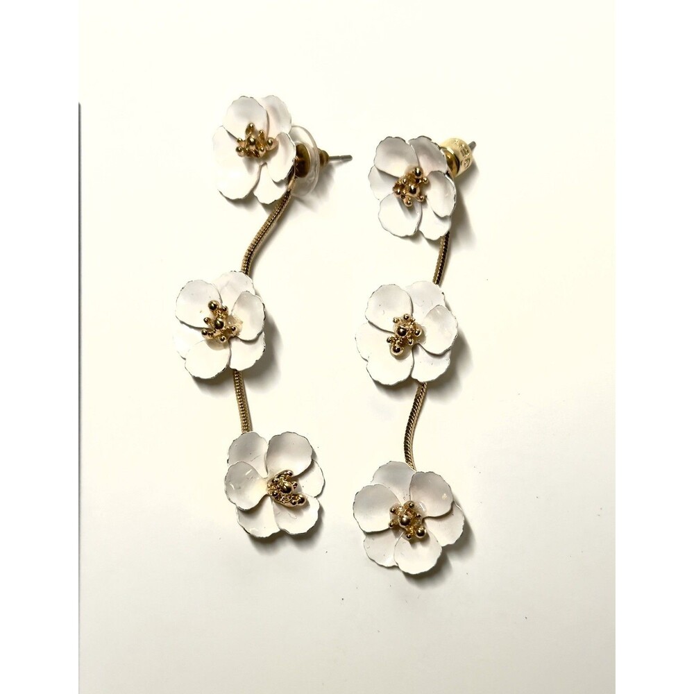 Vintage Time and True stud earrings. Excellent condition. Beautiful flowers